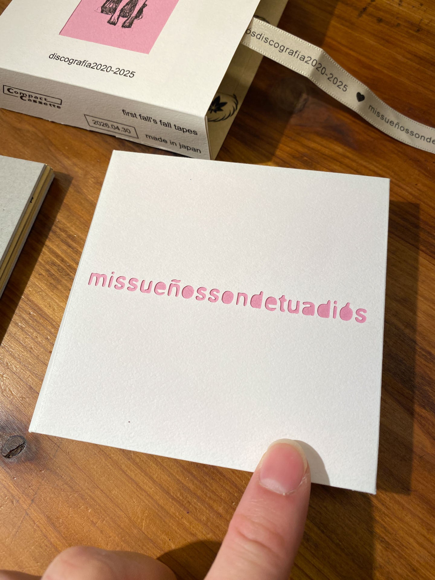 mis sueños son de tu adiós - "discografía2020-2025" (CASSETTE: Ltd100)